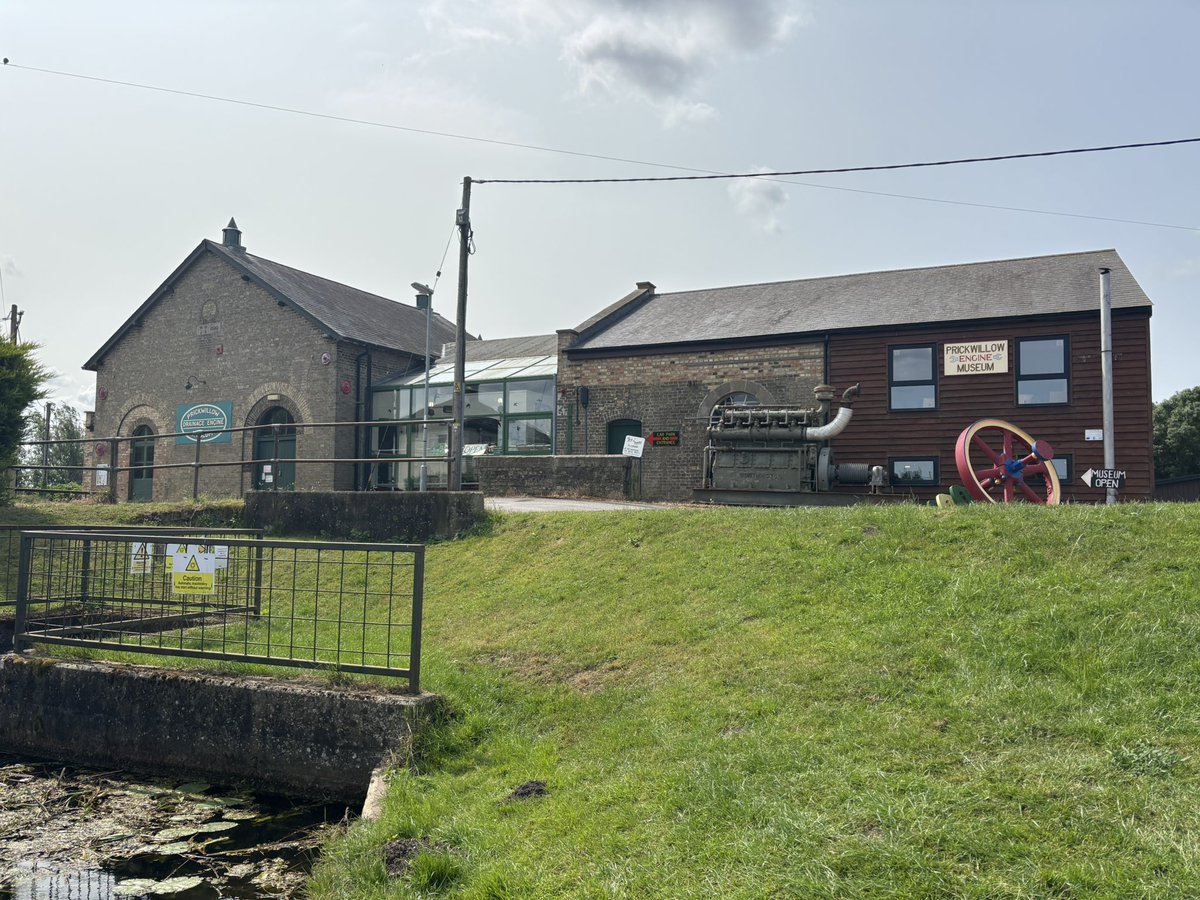 FenEngineMuseum's tweet image. The sun is shining, the sky is kinda blue and #PrickwillowMuseum is open just for you! 💙💚