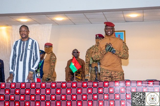 A big shout out to Cameroonian Journalist <a href="/NgalaChimtom/">Ngala killian Chimtom</a> from indepthnews, for putting it to General Langley at a press conference in Nairobi yesterday, that his statement on Ibrahim Traore bears no resemblance to reality: 

  “General Langley, in early April before the U.S.
