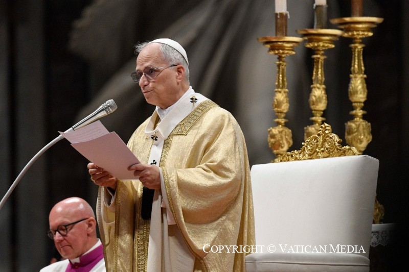 #PapaLeone da leggere e rileggere: La gioia di Dio cambia la #storia... Essere di Dio ci lega alla #terra: non a un mondo ideale, ma a quello reale... La Chiesa è costitutivamente #estroversa... Il popolo di Dio è più numeroso di quello che vediamo. Non definiamone i #confini.