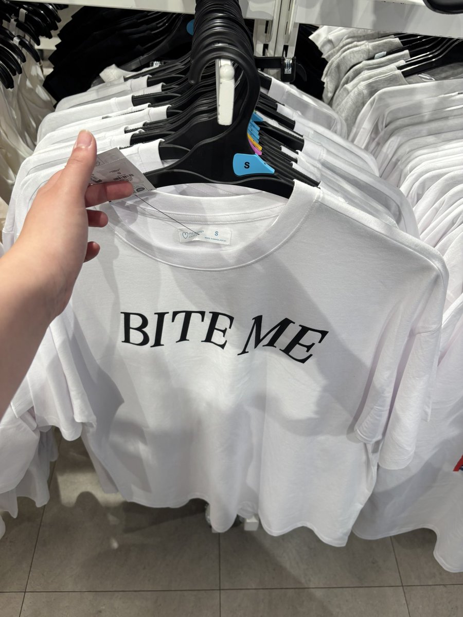 JAYSL0VER's tweet image. not enha à primark