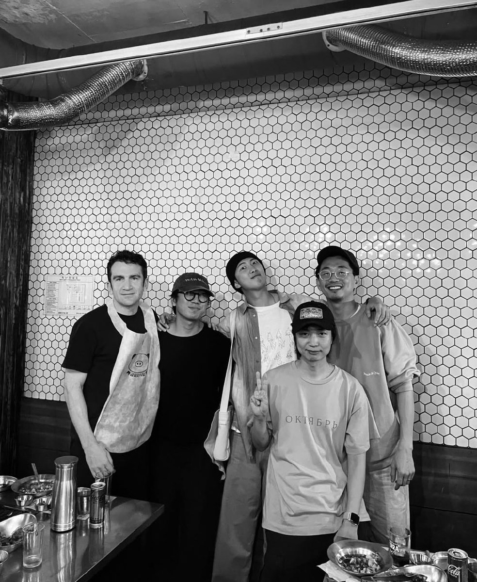 TK_9975's tweet photo. namjoon 🌟 https://t.co/HlI52UYfQt