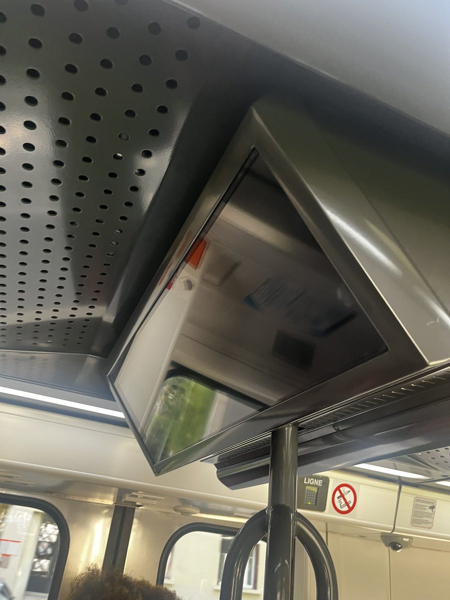 Trans__passion's tweet photo. Bonjour @transportsmreso,
Les écran de la Rame 2008 côté loge B sont HS https://t.co/kTO5OvPTmA