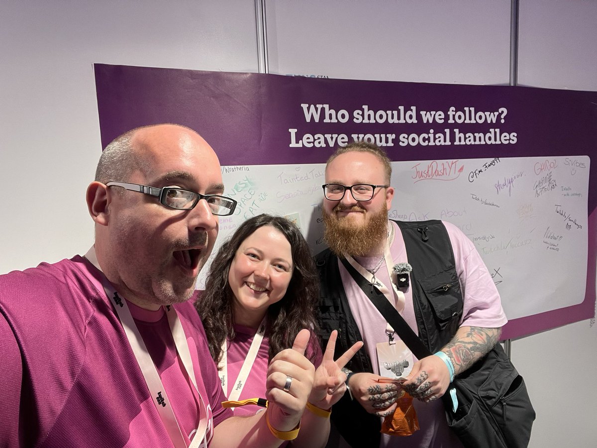 SiVibes_'s tweet photo. Look who visited!
Legendary @GoldiRoxs from @WiredP graced us with their presence
Go follow them!!
#TwitchCon #StreamForCats https://t.co/mSEGSvzEEE