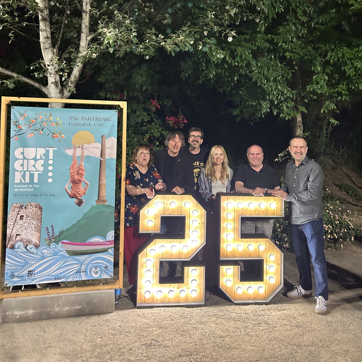 curtcirckit's tweet photo. Gràcies a tothom qui ho heu viscut amb nosaltres. I si te’ls has perdut, no pateixis! Això tot just comença.
🎪 Avui més espectacles, més emocions i a la nit, la GRAN REGALA DE CIRC!
📲 https://t.co/m7K2CfxnGf
#CurtCircKit25 #FestivalDeCirc #MontgatCultura #25anysdecurtcirckit https://t.co/1TBNJRv3WK
