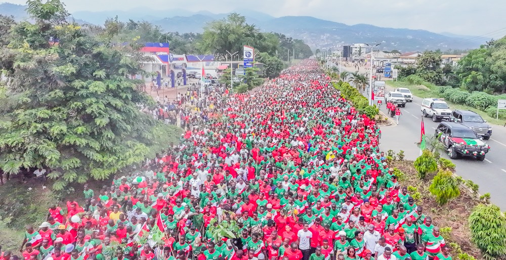 NiyubahweSonia's tweet photo. 🔥 À Bujumbura Mairie, la parade spectaculaire de la ligue Imbonerakure du CNDD-FDD envoie un signal fort : discipline, unité, loyauté sans faille. À l’approche du 5 juin, la jeunesse du parti réaffirme son engagement pour une victoire éclatante. #Tsinda2025
 #CNDDFFD https://t.co/cTP2w6U0eK