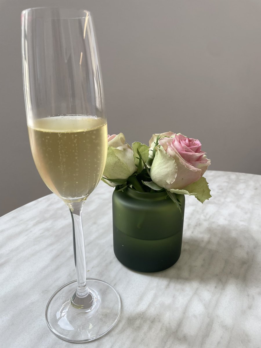 cybiene's tweet photo. Prost Oma @Tirolerin45 
Zum 80er fehlst du doppelt beim ersten Auftritt deiner enkelin 🖤💕 https://t.co/dx3uGyzyV4