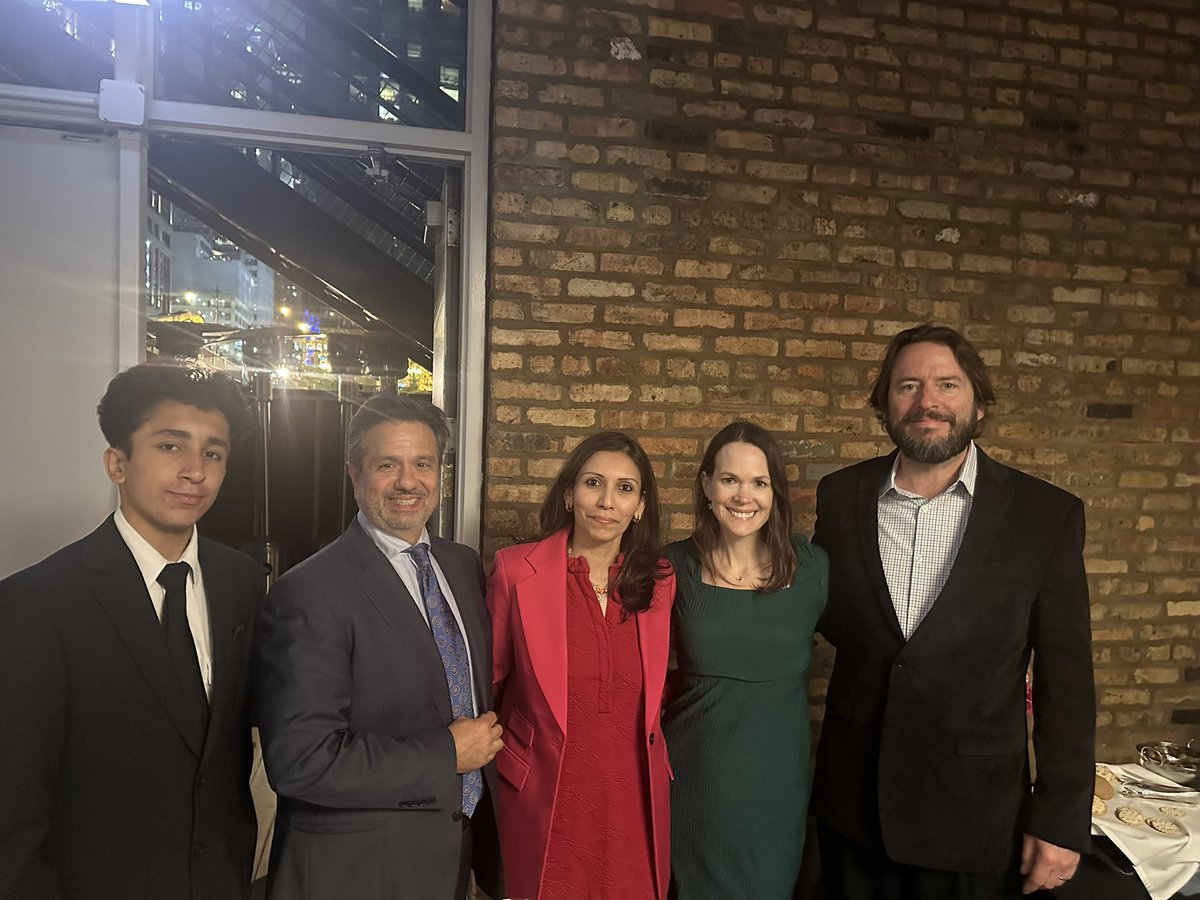 JasmineKambojMD's tweet photo. #ASCO25 

Amazing to be able to start ASCO Day 1 with families and friends (who are like family)- 
✅we presented the KAMBOJ-CHRISTIE Family & friends and MSCO BOARD YIA Award
✅shared my story with the IMG CoP
✅got the Yvonne Award for community oncology by @oncodaily 
✅connected with my LDP Group 
@MayoCancerCare @MayoHemeOnc @lynn_schuchter @DrChoueiri @NazliDizman @ZiadBakouny @SuzanneColeMD @oncologyCOA @PatelOncology @KristenCiombor @GevTamamyan
