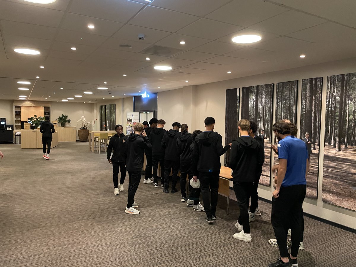 Vandaag is <a href="/WillemII/">Willem II</a> 𝐎𝟐𝟏 te gast bij Fletcher Hotel Nieuwegein ter voorbereiding op de wedstrijd tegen FC Volendam O21⚽️

We wensen Willem II O21 veel succes met de wedstrijd 💪
#VOLWIL #WillemII #WillemIIO21 #tilburg #Nieuwegein #fletcherfootball #voetbal #sportmaaltijd