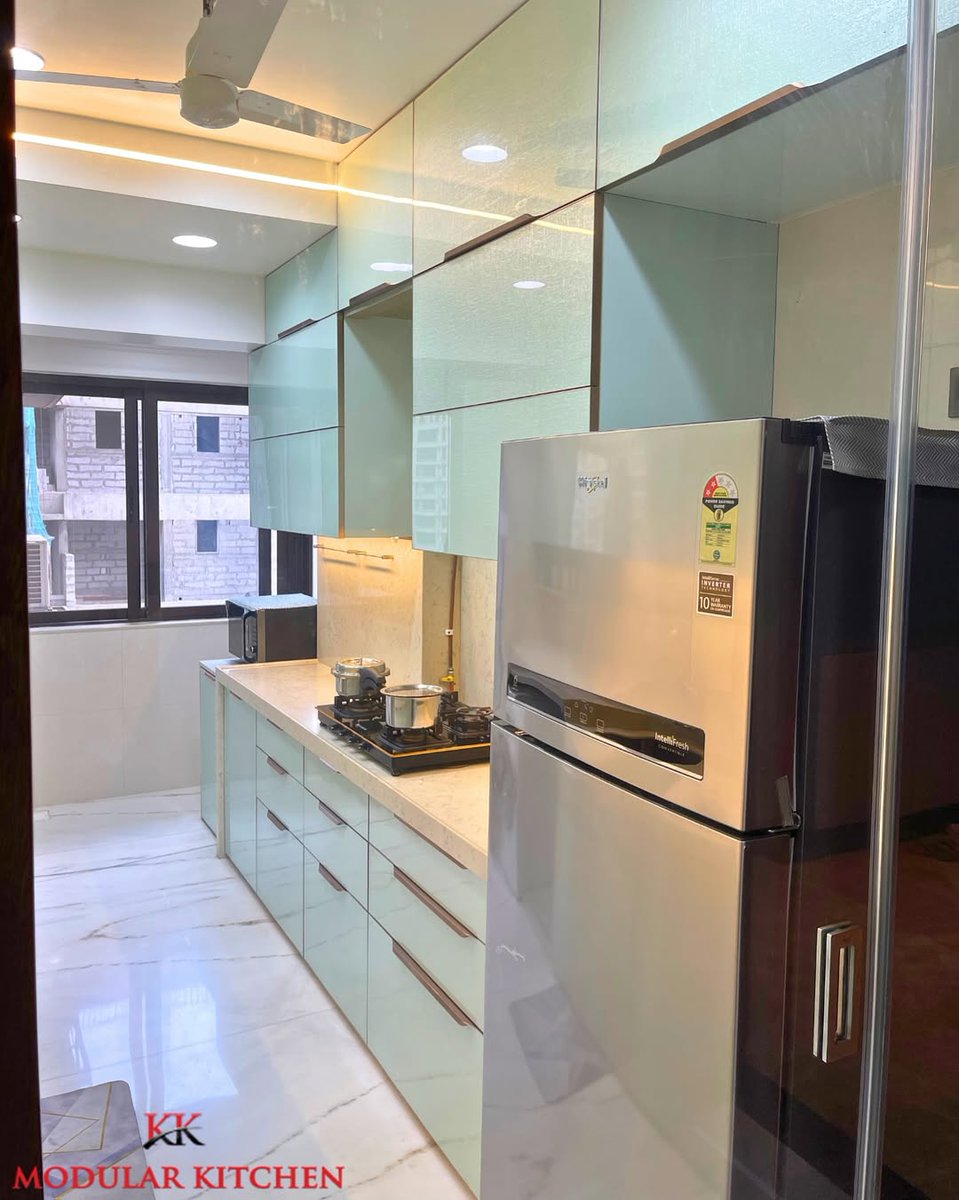 KKModularKitchn's tweet image. Featuring textured back-painted glass finish and premium Blum hardware, this kitchen is the perfect blend of luxury and functionality.

Quality that lasts, style that stands out!

#modularkitchen #kitchenrenovation #blumhardware #glassfinishkitchen #luxurykitchen