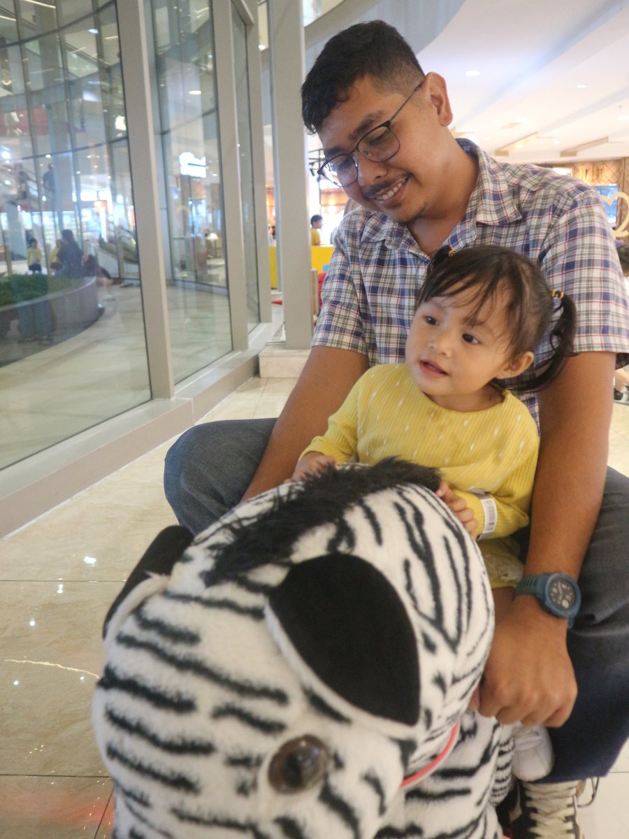 Mariagntg's tweet photo. wkwkwkwk jgn sampe temen kerja bapak lihat ya kak https://t.co/StWBsHGiQa