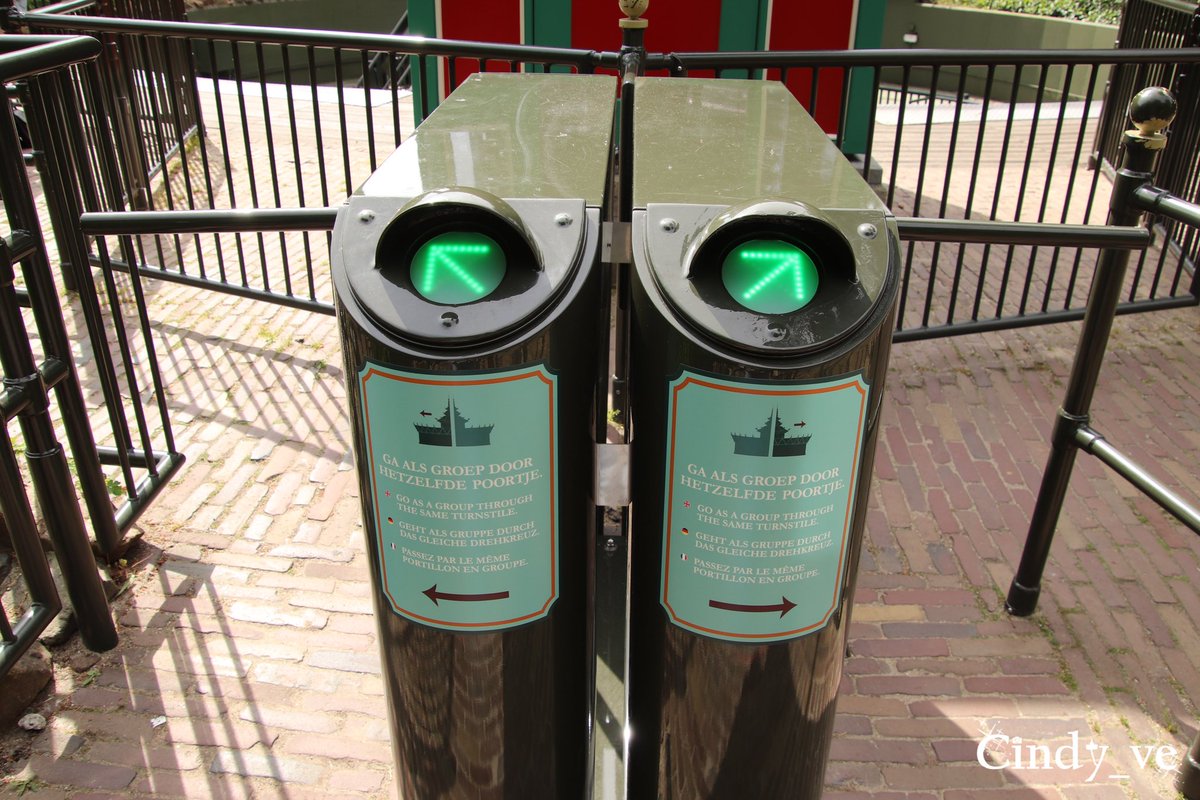 cindy_ve's tweet image. De nieuwe tourniquets bij de #Pagode #Efteling