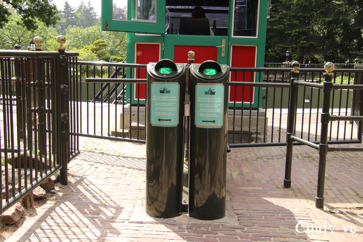 cindy_ve's tweet image. De nieuwe tourniquets bij de #Pagode #Efteling