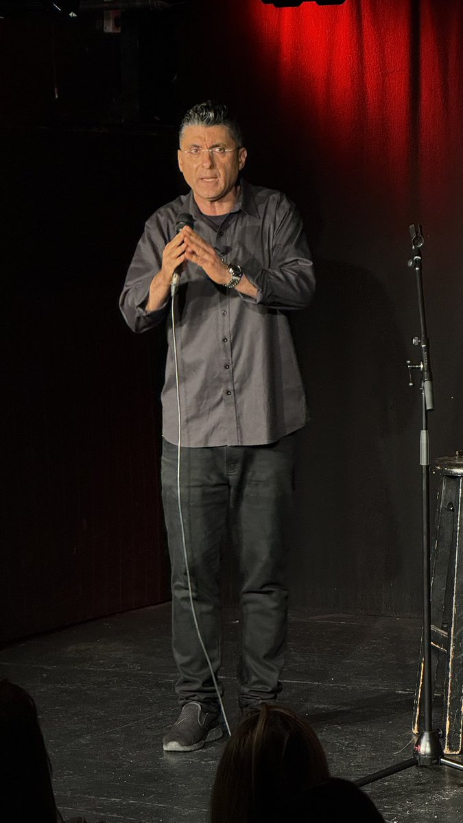 תודה לקהל המדהים שהגיע לצוותא אתמול, כולל זוג החיילים שחולמים להיות שמאי ביטוח, החקיין של רפי גינת, והמתכנת שעבר בהצלחה ניתוח בקע מפשעתי וניסה לעודד! סליחה מעומק הלב ממי שהגיע ולא נכנס, נתראה ב20.6 בצוותא!

הופעות קרובות
duduerez.co.il
יצוג עדי 0523000112
צלם אייל זוהר