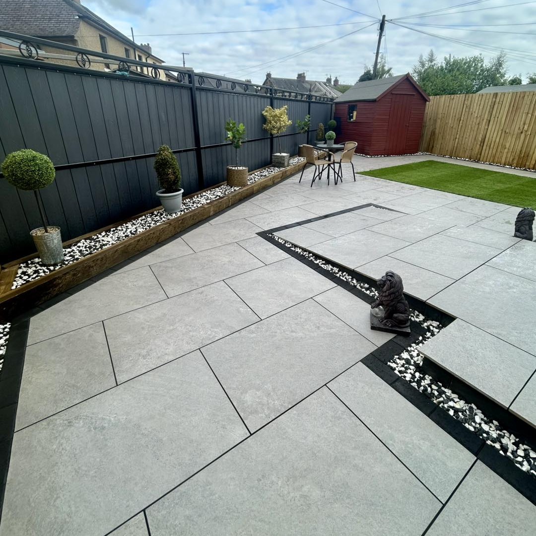 TalaseyLtd's tweet photo. This #TalaseyTransformation by Mariner Developments showcases a low-maintenance garden design using our range of Bellezza Lite Fino porcelain paving, which replaced existing stone paving with porcelain to achieve a contemporary space for entertainment.

🌐 https://t.co/BZ5ClmVMTY https://t.co/bw1Gjgbpox