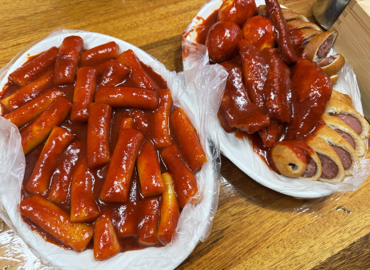 akgaebogi's tweet photo. 아차산 신토불이 떡볶이 먹을때마다 너무 매워 근데 핫도그랑 너무 맛있고 야끼만두가 가장 내스타일 https://t.co/I4XiyD4nJF