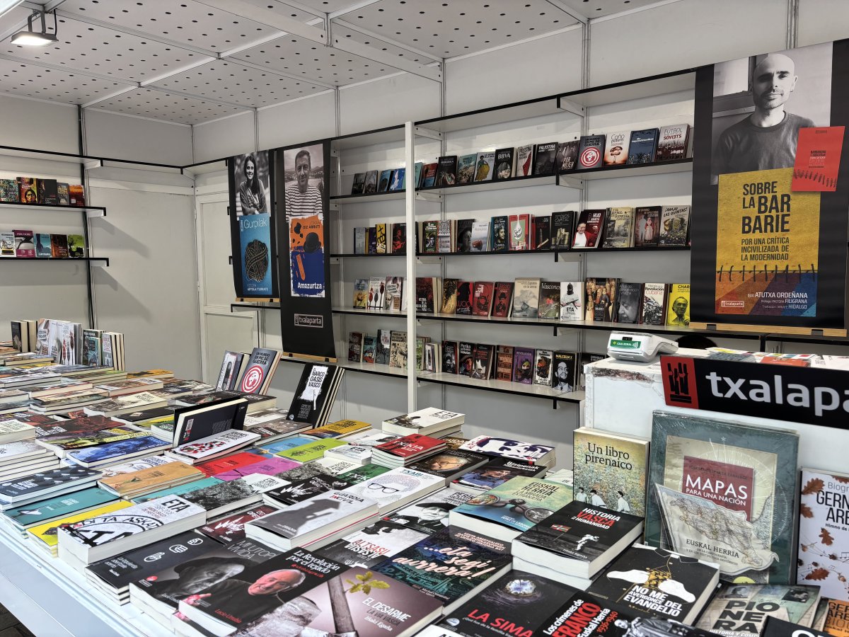 Iratzar Fundazioa (@iratzarfundaz) on Twitter photo 📚Bilboko Liburu Azokan ere salgai
Txalapartako standean, #Iparrorratzabilduma |ko liburuxkak 📚❗️
<a href="/txalapartatik/">txalaparta •</a> 📚Bilboko Liburu Azokan ere salgai
Txalapartako standean, #Iparrorratzabilduma |ko liburuxkak 📚❗️
<a href="/txalapartatik/">txalaparta •</a>