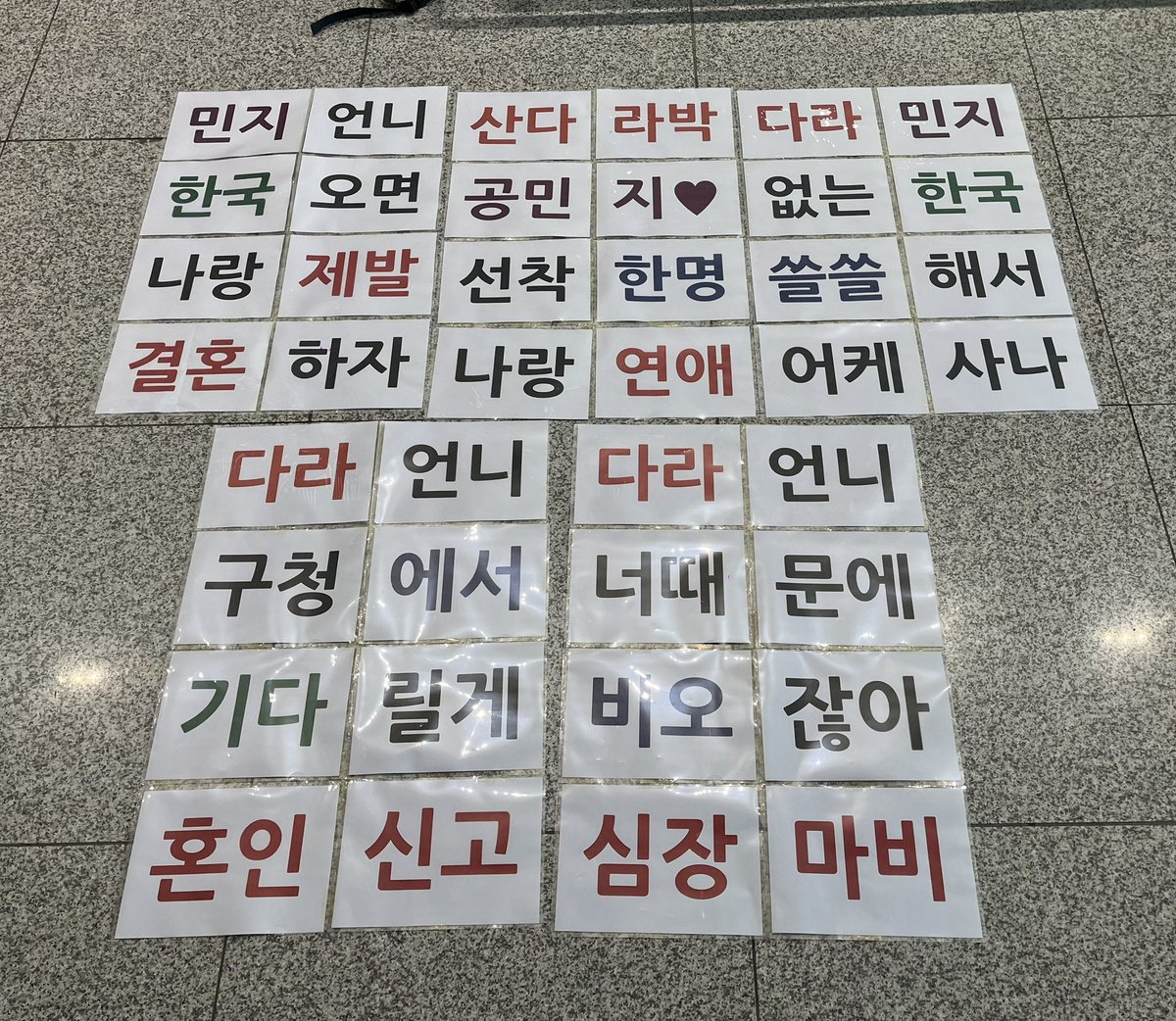 __yeji21's tweet photo. 개노답 오형제 오늘도 공항으로 출근 ♠️♥️
@krungy21 @mingkki21 

@kimkongsae_ @tamtam2_923 @chaeli_bom @SABSALGOM https://t.co/2axHKRgW9u