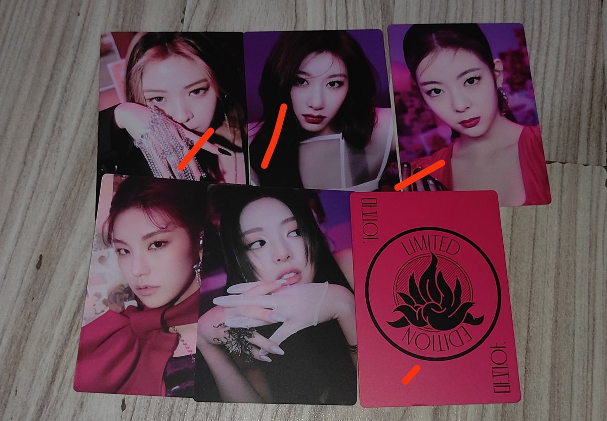 İtzy guess who limited photocard satış ✨ 

Mat pc olduğu için işaretli olanlarda çizik var, bunlar 100₺ 
Çiziksiz olanlar 120₺

Fiyat az ya da çoksa uyarabilirsiniz 
Ödeme iban - gardrops 
<a href="/itzysatis_tr/">ITZY SATIŞ / TAKAS🌻</a>  <a href="/ggsatistakas/">♡ kpop gg ~ satış/takas ♡</a> <a href="/ggtakasatiss/">gg satış ve takas sayfası ♡</a> <a href="/itzysatis/">itzy satış & takas♣️</a> <a href="/ItzyTakas/">itzy trade/sale 🧃</a> <a href="/trpctakas/">kpop satış/takas! 🌱</a>