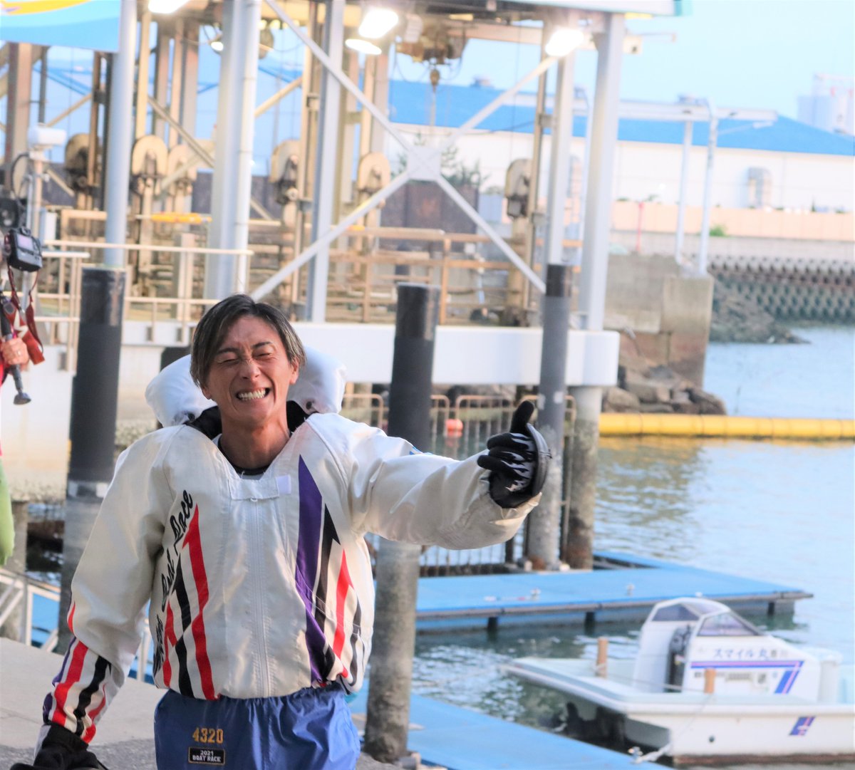 sanspo_boatrace's tweet photo. 【 #ボートレースまるがめ SG #ボートレースオールスター 】

準優９Ｒは１号艇の #峰竜太 選手が１着👏
「うれし～～～～」とアロハポーズ🤙

２着は３号艇の #篠崎元志 選手‼
無言のガッツポーズにすべてが詰まっています💪 https://t.co/JnnQD1LWli