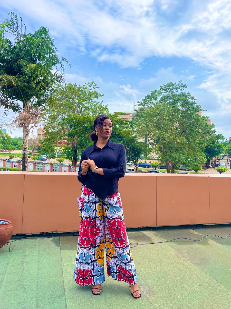evergreenthecla's tweet photo. My Ankara pants said, “Be my sassy muse and let me do the shine.” So I obeyed. 🤝✨
Let’s have a great weekend, shall we? 😎🥂
#FashionMuse #UnapologeticallyHer #EvergreenVibes #WeekendSlay https://t.co/4HiQ5NccBA
