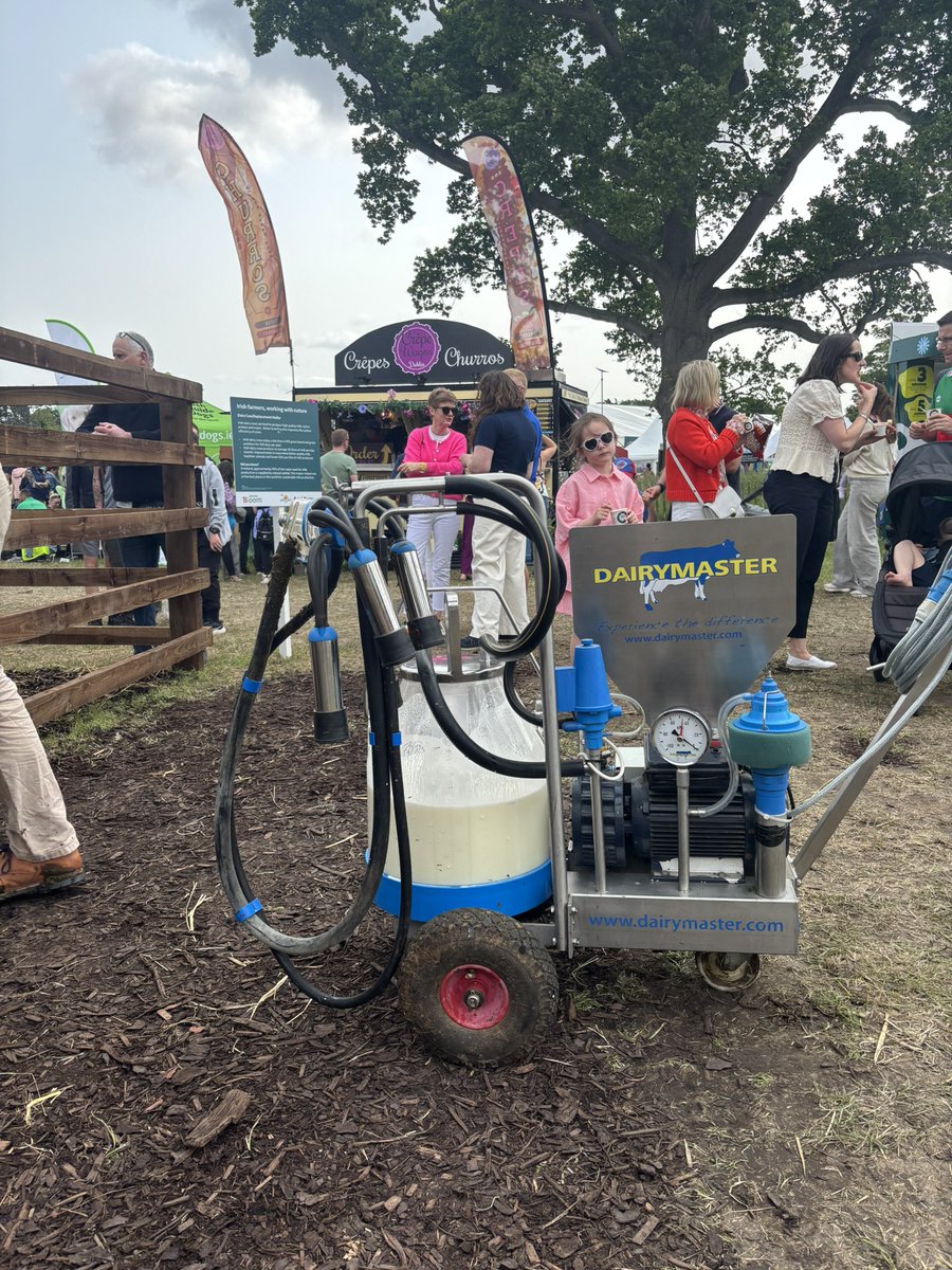 AgriAware's tweet photo. First milking of the morning has kicked off here @BordBiaBloom
Beverly is our resident dairy cow this weekend. She is from Dondale farm in Donadea!
#Bloom25 #AgriAware #Milking #Irishagriculture https://t.co/XLoVvbgM39