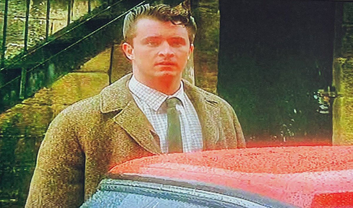 TvHeartbeat's tweet image. The gorgeous (stolen!) #SunbeamAlpine driven by @StuNorthMan in #Heartbeat series 1, episode ‘Primal Instinct’. It’s currently declared SORN, so hopefully it’s being restored or looked after ❤️