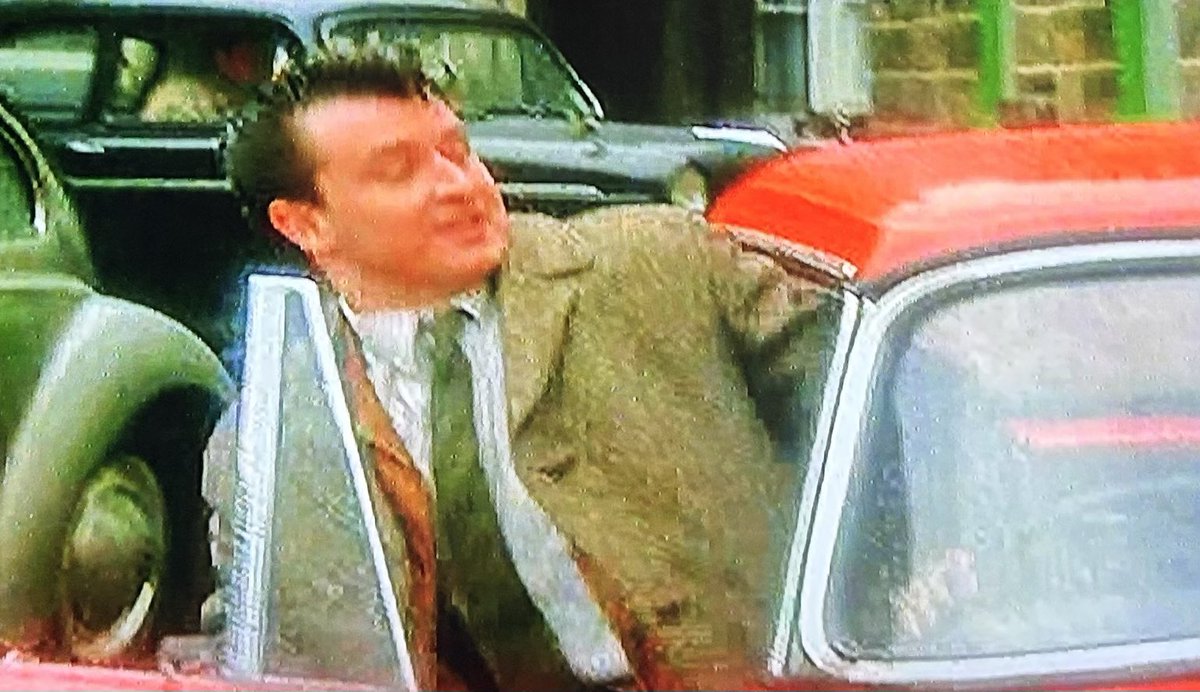 TvHeartbeat's tweet image. The gorgeous (stolen!) #SunbeamAlpine driven by @StuNorthMan in #Heartbeat series 1, episode ‘Primal Instinct’. It’s currently declared SORN, so hopefully it’s being restored or looked after ❤️