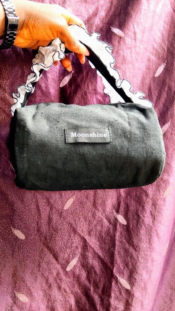 Thrift_Chamber's tweet photo. AVAILABLE ✅
ITEM: Bag
SIZE:Mini
COLOUR: Black
PRICE : 3500

TO ORDER:
;DM @THRIFT_CHAMBER 
; CLICK THE LINK IN BIO TO CHAT US ON WHATSAPP WITH A SCREENSHOT OF THE ITEM
; VISIT THE STORE ADDRESS IN BIO (please confirm availability before coming)
📍PAYMENT VALIDATES ORDER https://t.co/ysqTt9U3EP