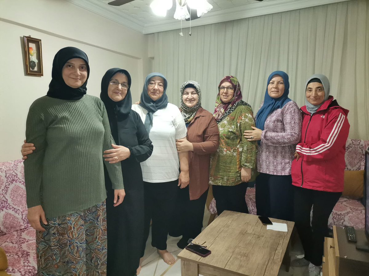 İlçe yöneticimiz Hatice Akbaş, Tuna Mahalle Başkanımız Rahime Kayacan, Küplüpınar Mahalle Başkanımız Sevgi Kayık ve önceki dönem mahalle başkanlarımız Ayşe Hanım ile Müjgan Hanım ile bir araya gelerek kendilerine nezaket ziyaretinde bulunduk.