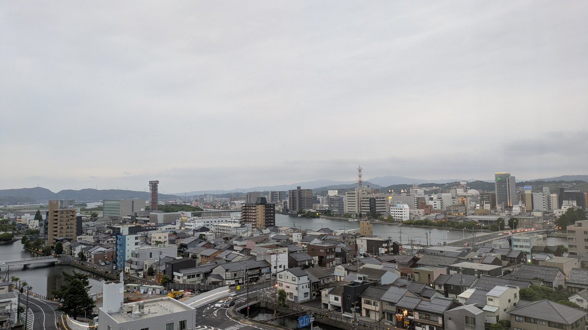 【2025.05.31.(土曜)】

夕方の松江

午後７時すぎ

日の入り　午後７時18分

<a href="/matsue_city/">松江市</a>