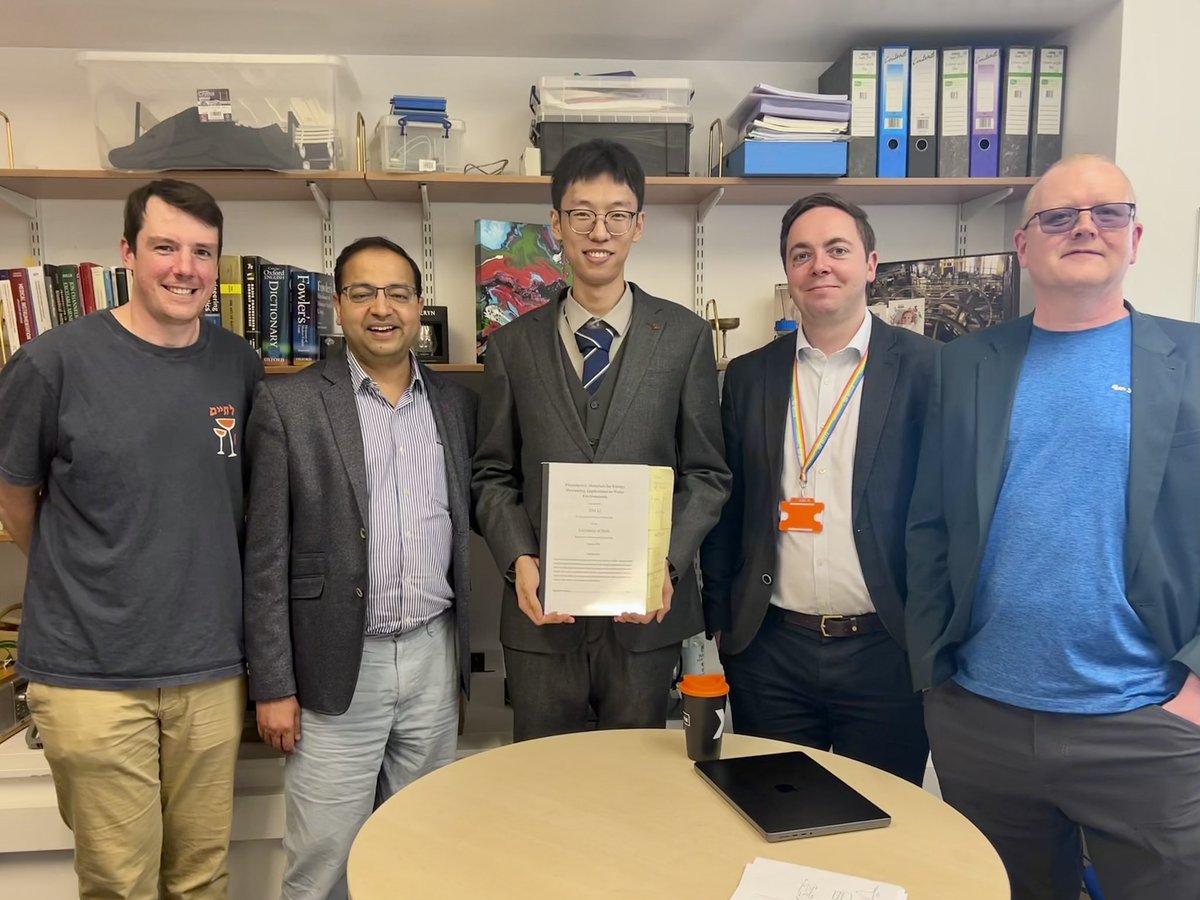 ZiheLiii's tweet photo. Passed my PhD viva🥳
Ready to start a new story🎒
Deepest gratitude for my supervisors
@BowenNEMESIS @H_Khanbareh and James😊😊 https://t.co/00dGdACSbM