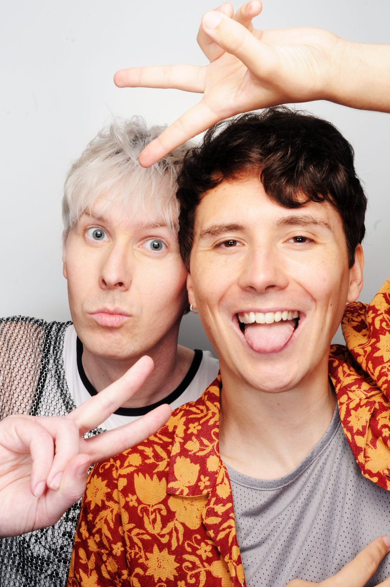 danniedyk3's tweet photo. Nothing better than a glass of #WhiteWine... 🍷Except maybe #DanAndPhil 😁 #Yep #ImAPhannie 🌈 https://t.co/9cKio6nXun