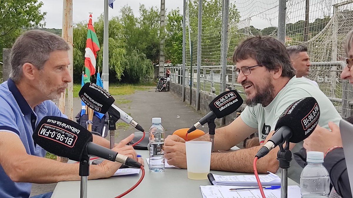 Bilbo Hiria irratia (@bilbohiria) on Twitter photo Mendeurrenaren festak aurrera darrai Plentzian, Ander Elgezabal "walking football" zer den azaltzera hurbildu zaigu. Kirol inklusiboa da, korrika ibiltzea debekatua duena, hemen 2017an abiatu zena eta liga eta kopa dituena. #PlentziaKE100urte <a href="/sdplentzia/">SD Plentzia</a> Mendeurrenaren festak aurrera darrai Plentzian, Ander Elgezabal "walking football" zer den azaltzera hurbildu zaigu. Kirol inklusiboa da, korrika ibiltzea debekatua duena, hemen 2017an abiatu zena eta liga eta kopa dituena. #PlentziaKE100urte <a href="/sdplentzia/">SD Plentzia</a>