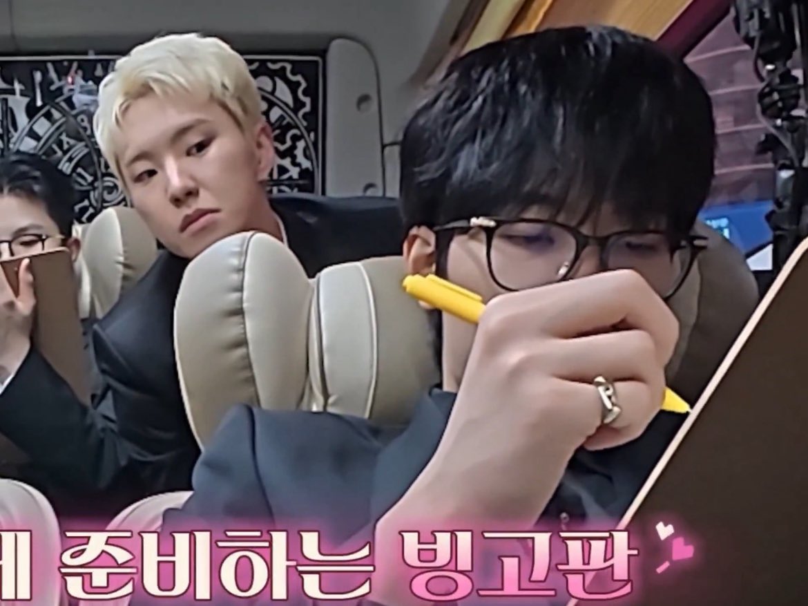 tinysnwu's tweet photo. the blind leading the blind https://t.co/BHv5vE7mZf