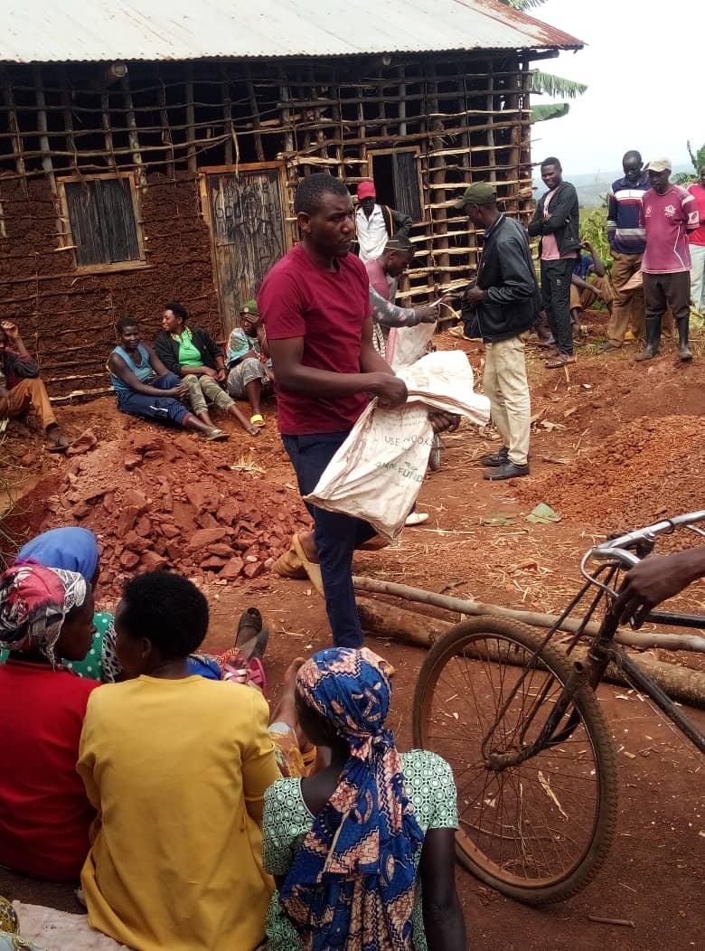 GAHINI SECTOR (@sectorgahini1) on Twitter photo Uyu munsi <a href="/SectorGahini1/">GAHINI SECTOR</a> mu tugari twose umuganda usoza ukwezi kwa5 wibanze kubikorwa byo gukemura ibibazo bya #HSI Uyu munsi <a href="/SectorGahini1/">GAHINI SECTOR</a> mu tugari twose umuganda usoza ukwezi kwa5 wibanze kubikorwa byo gukemura ibibazo bya #HSI
