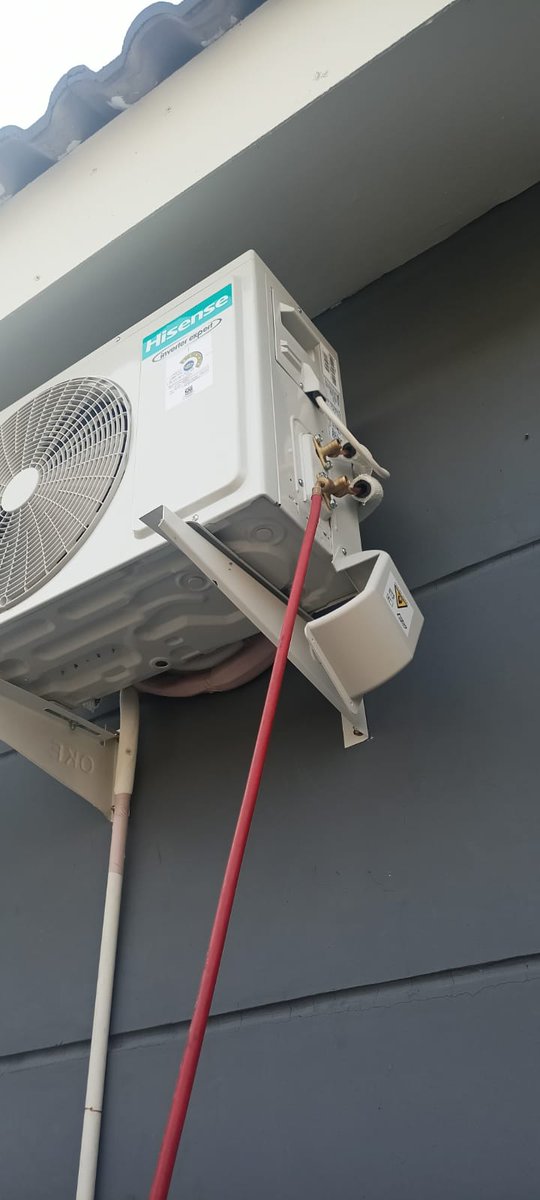 Setelah sekian purnama, akhirnya pilihan Jatuh ke Hiesense AI06KCG, sempet debat sama suami di toko mau ambil Electrolux atau Hisense 😭😭 suami malah pengenya yang Electrolux di harga 5.5jt sdgkn ini 4.3jt udh dapet sebagus ini, save 1.2jt mayan buat beli seblak🤣🤣🙏🏻🙏🏻🫢🫢