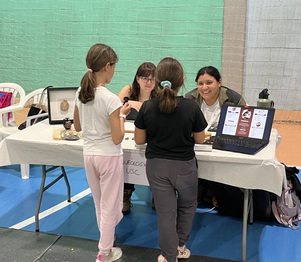 🔙 Hace unas semanas, <a href="/pabloppezzr/">Pablo López Rubio</a> participó en la Feria das Profesións 2025 organizado por los IES de Negreira, Ames, Brión y Milladoiro. 

🧵👇🏻