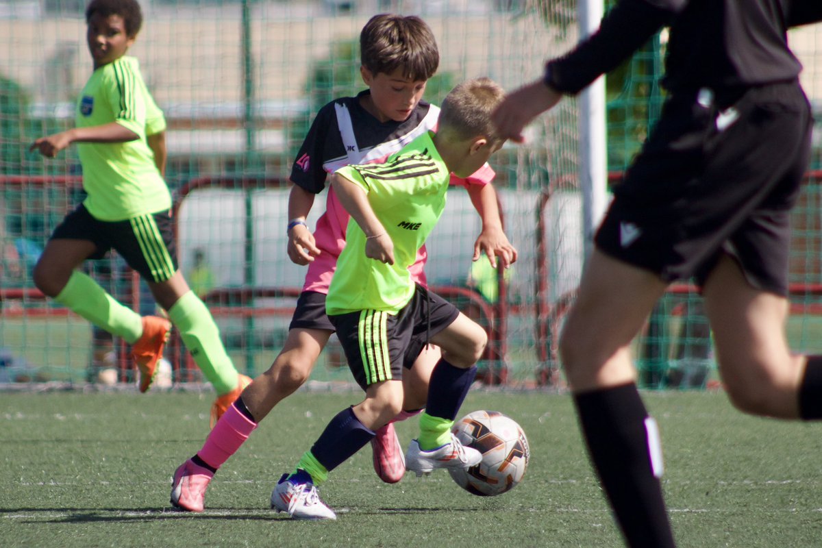 ComillasCF's tweet photo. Puro ESPECTÁCULO🤹‍♂️

Sigue nuestra cuenta para poder ver todas las imágenes y no te pierdas ninguna novedad! Pincha en el enlace y síguenos: 
https://t.co/zJocUuuqOy

#TorneoComillas #Torneo #Comillas #TorneoComillas #Fútbol #TorneoFútbolBase #Somosazules #Logroño #larioja https://t.co/Qk6pscyR5L