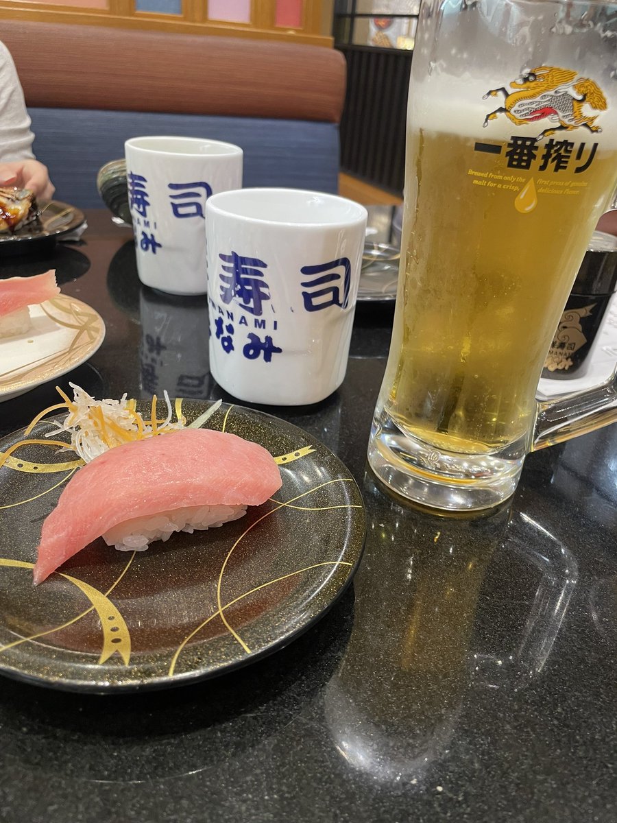 kitoukun51's tweet photo. 大トロらしい…
ビンチョウマグロかと思ったよ…見た目も、味も…
すしまるの1.5倍くらいの価格設定だから期待したけどもう二度と行かない🤮
そしてすしまるがかなり優秀なことが分かりました！ https://t.co/jmWGcCZC1o