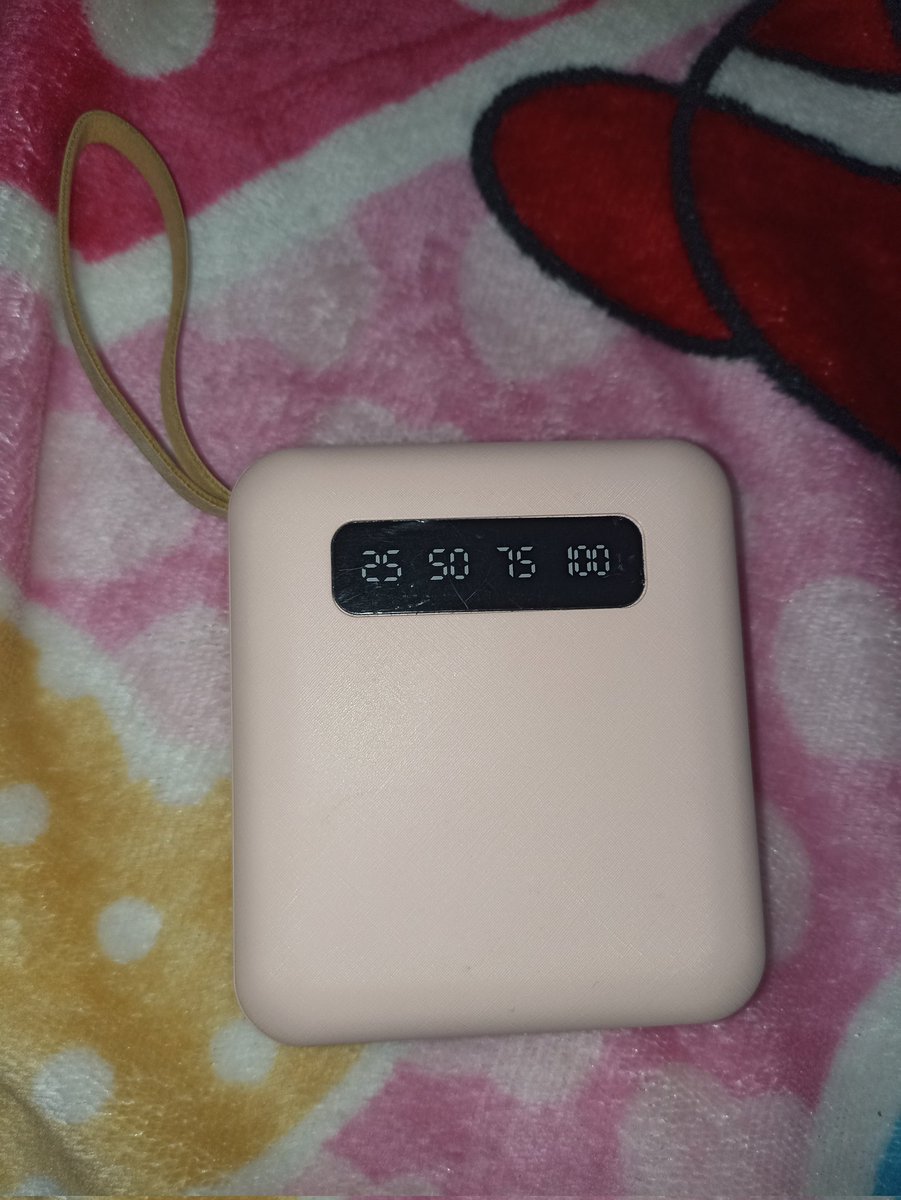 hurtedgirll's tweet photo. powerbank mini!! 55k ajaa karena baru sebentar pakenya + minus kabel chassannya *lupa naro dmn😭🙏 https://t.co/qEGw43sZqi