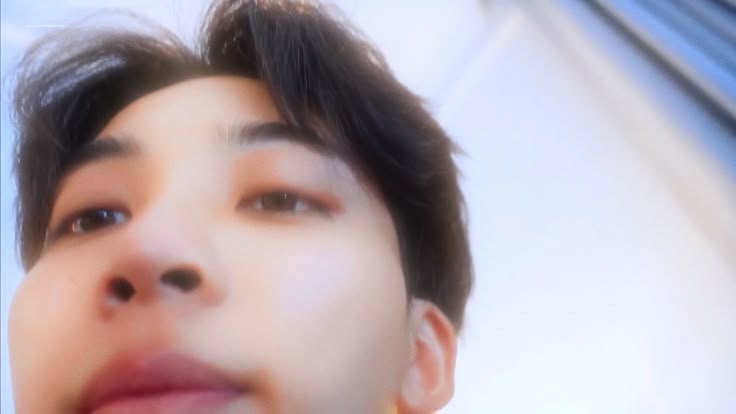 jeonghannisms's tweet photo. i wish jeonghan can come on live and stare at us like we are bugs again https://t.co/e0cL7JGVJJ