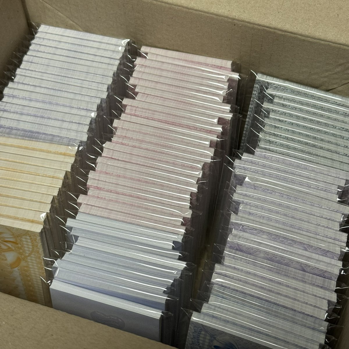 트위터 재시작으로 
바인더 대지 이벤트 합니다!!

#rt 랜덤 2분 3세트씩 보내드립니다!
아이돌 상관 없이 사용할 수 있는 대지입니다!!