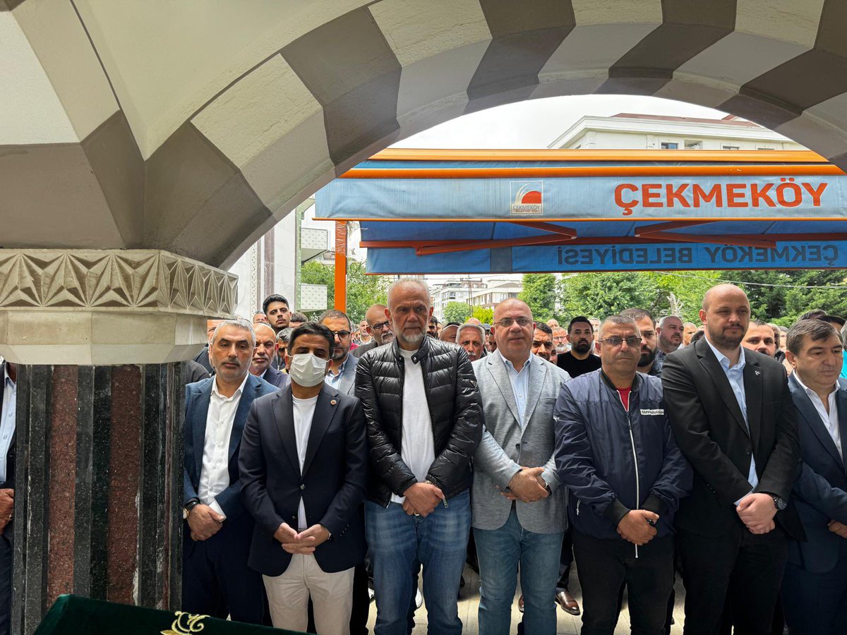 Kıymetli kardeşim Murat Yıldırım’ın Rahmeti Rahmâna kavuşan Babası Ali Yıldırım amcamızın cenazesindeyiz. Merhuma Allah'tan rahmet ailesi ve yakınlarına başsağlığı ve sabırlar diliyorum.