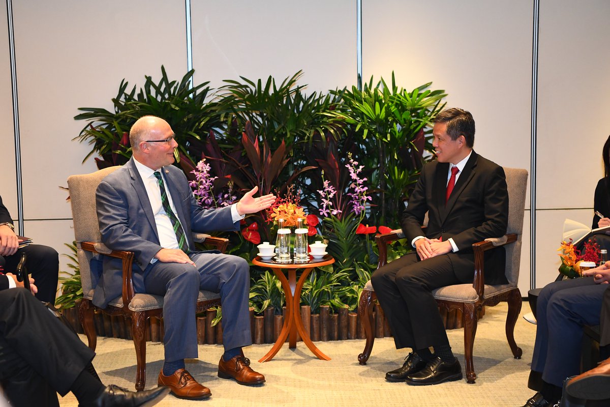 Minister for Defence Mr Chan Chun Sing met Netherlands Minister of Defence <a href="/rubenbrekelmans/">Ruben Brekelmans</a>, US CODEL (<a href="/SenatorRicketts/">Senator Pete Ricketts</a>, @senduckworth) and CODEL House (@repmoolenaar, <a href="/RepBrianMast/">Rep. Brian Mast</a>, <a href="/RepGregStanton/">Rep. Greg Stanton</a>) on the sidelines of #SLD25.