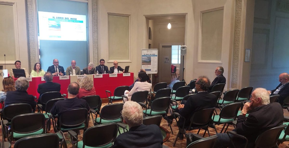 DSantini74's tweet photo. #30maggio #ViLLaFavorita(AN)convegno "Mediae Terrae:una visione per le aree interne": #SenatoreGuidoCasteLLi,presentazione libro.@M_Ferracuti @cislmarche:"Attraverso i Territori,Futuro Sostenibile.Investire su #AgroALmentare #Forestazione #Legno".Per @fai_cisl Marche #SGSantini. https://t.co/VFxUKzYbYB