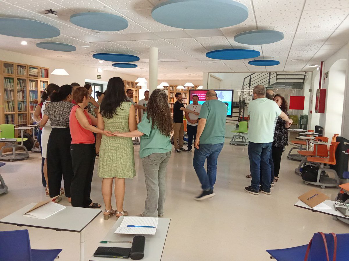 Eva María Fernández Cabanillas (@evafdezcabani) on Twitter photo Continuamos con las Jornadas Matemáticas "Creando redes matemáticas"
📐 <a href="/SMPM_EC/">SMPM EmmaCastelnuovo</a> y D.G. de Bilingüismo y Calidad de la Enseñanza colaboran en la formación de 150 docentes de <a href="/educacmadrid/">Educación▪️Comunidad de Madrid</a>
🔝 Talleres prácticos para llevarnos ideas a los centros educativos
#IF_CMadrid #ISMIE Continuamos con las Jornadas Matemáticas "Creando redes matemáticas"
📐 <a href="/SMPM_EC/">SMPM EmmaCastelnuovo</a> y D.G. de Bilingüismo y Calidad de la Enseñanza colaboran en la formación de 150 docentes de <a href="/educacmadrid/">Educación▪️Comunidad de Madrid</a>
🔝 Talleres prácticos para llevarnos ideas a los centros educativos
#IF_CMadrid #ISMIE