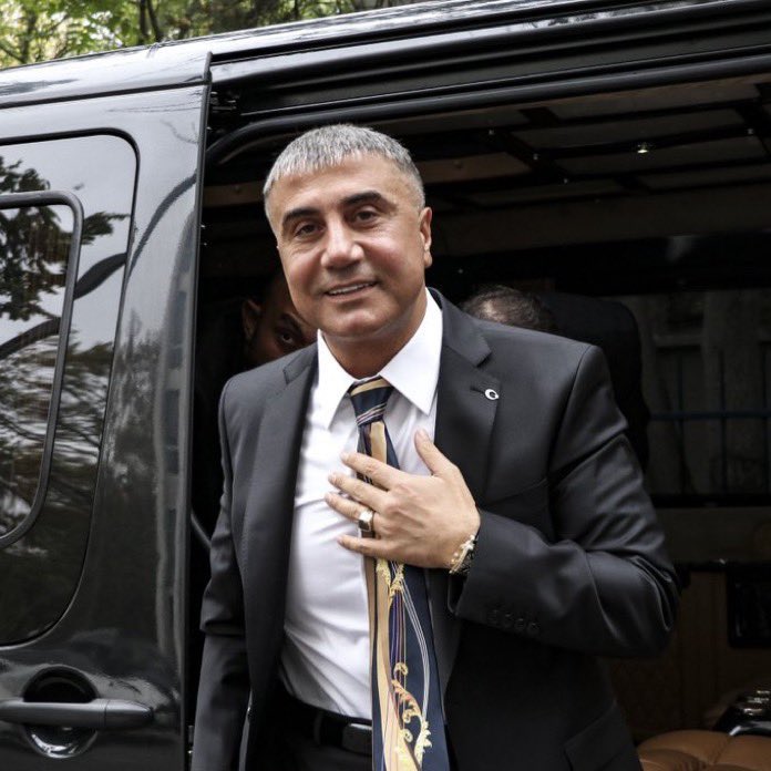 Sedat Peker, çocuklarının yanında darp edilen baba ile ilgili yapılan “Görüşeceğiz” ifadeli paylaşımları retweetlemeye devam ediyor.