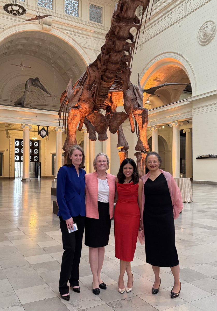 #asco15 President’s dinner at the Field Museum with @asco presidents past and future - Lori Pierce &amp; Beth Mittendorf <a href="/rachnatshroff/">Rachna Shroff, MD, MS, FASCO</a>