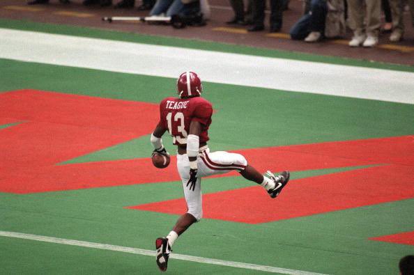 RyanCFowler's tweet image. 13 Saturdays away from Alabama Crimson Tide football!

Thanks to Tua Tagovailoa and George @Teaguefootball  for the jersey assistance.

Can I get a Roll Tide?