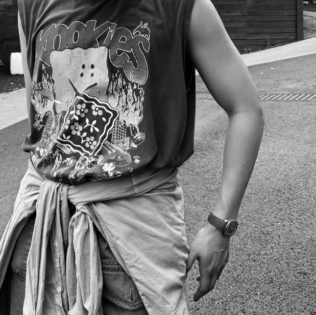 HIS HAND OMGG 🥵🥵